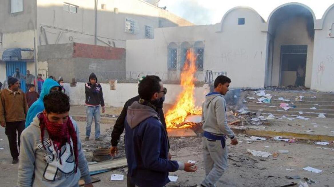 Χάος στην Τυνησία: Βίαιες συγκρούσεις διαδηλωτών - αστυνομικών